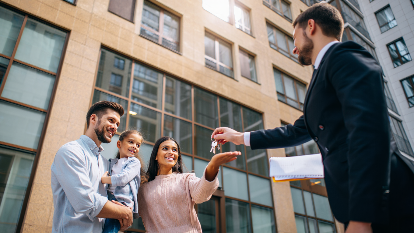 Интехбанк c программой «Нецелевой кредит под залог недвижимости»