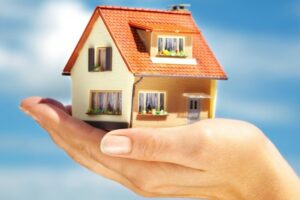 Стоит ли брать потребительский кредит для покупки квартиры?